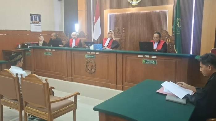 petani-Terdakwa-perkara-kepemilikan-6-ekor-Landak-Jawa.jpg