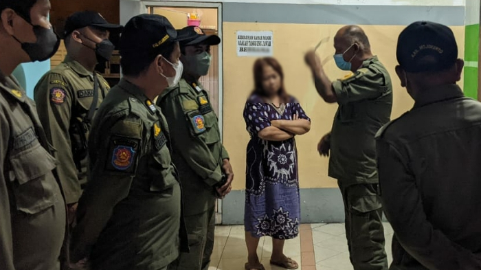 Alasan Menata Undangan, Dua Pria dan Satu Wanita dalam Satu Kamar Diamankan saat Razia di Mojokerto