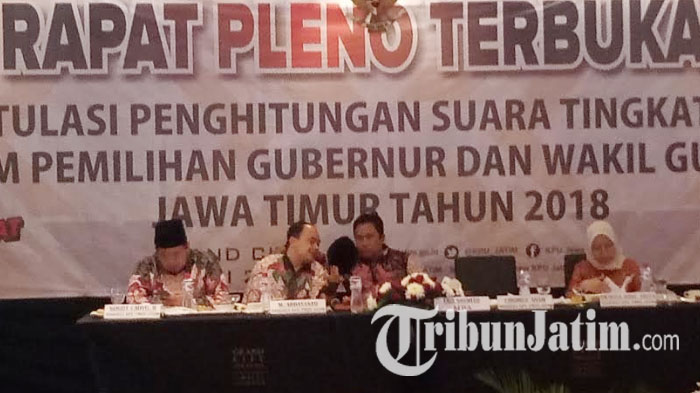 pilgub-jatim-rekap-suara-manual-kpu-jatim_20180707_154954.jpg