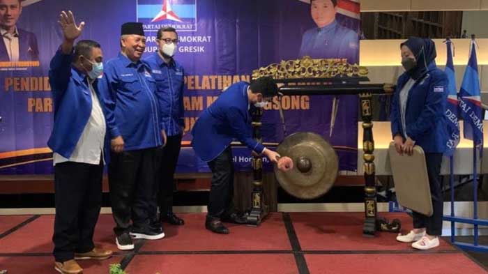 Hadiri Pendidikan Politik Partai Demokrat Gresik, Emil Dardak Ajak Kader Luruskan Niat Berpolitik