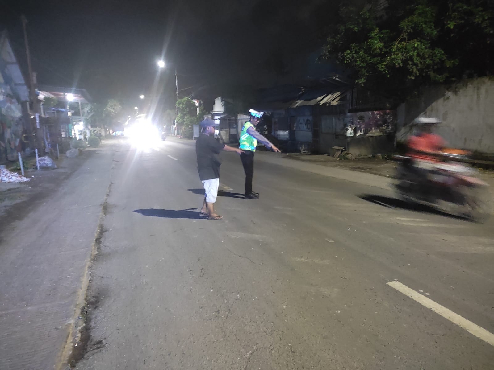 Disuruh Stop Malah Nyelonong, Kakek asal Surabaya Tabrak Truk di Jember, Begini Kondisinya