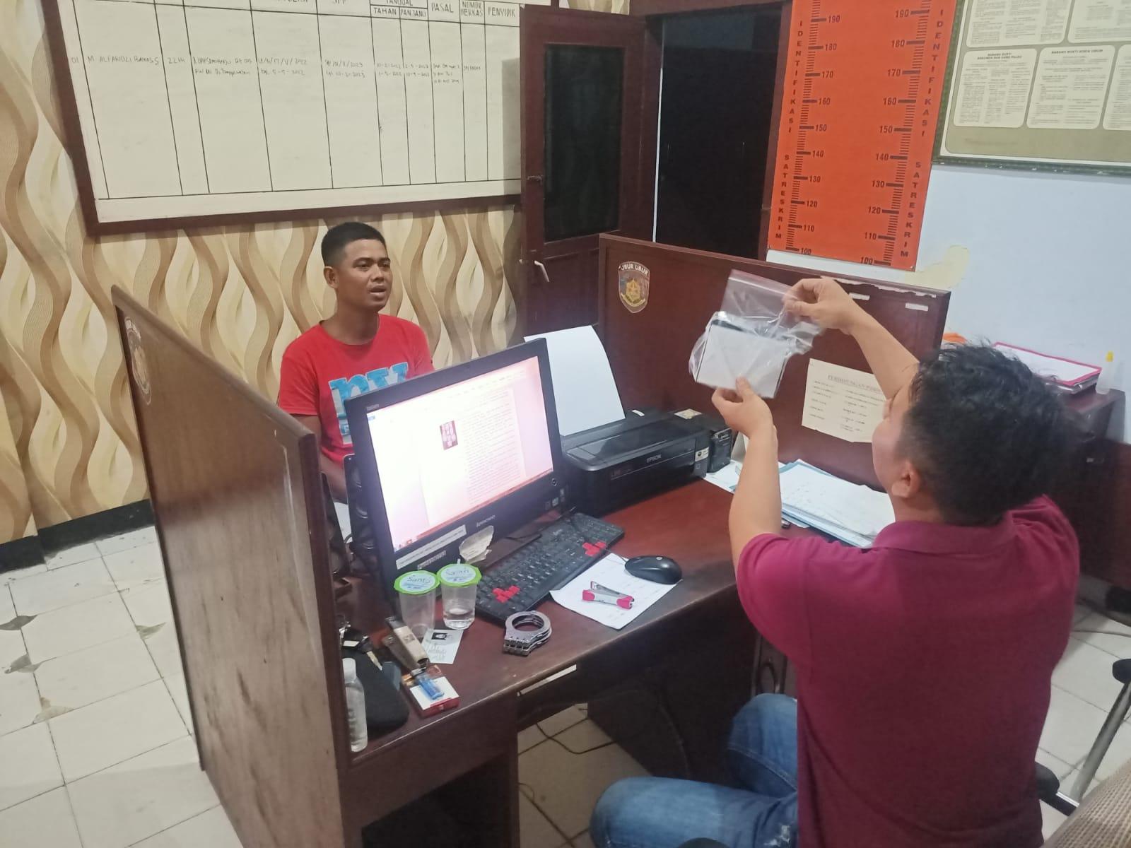 Penipuan Pinjam Uang Ratusan Juta 4 Pria Jember Terkuak, saat Korban Mau Jual Emas Jaminan di Toko