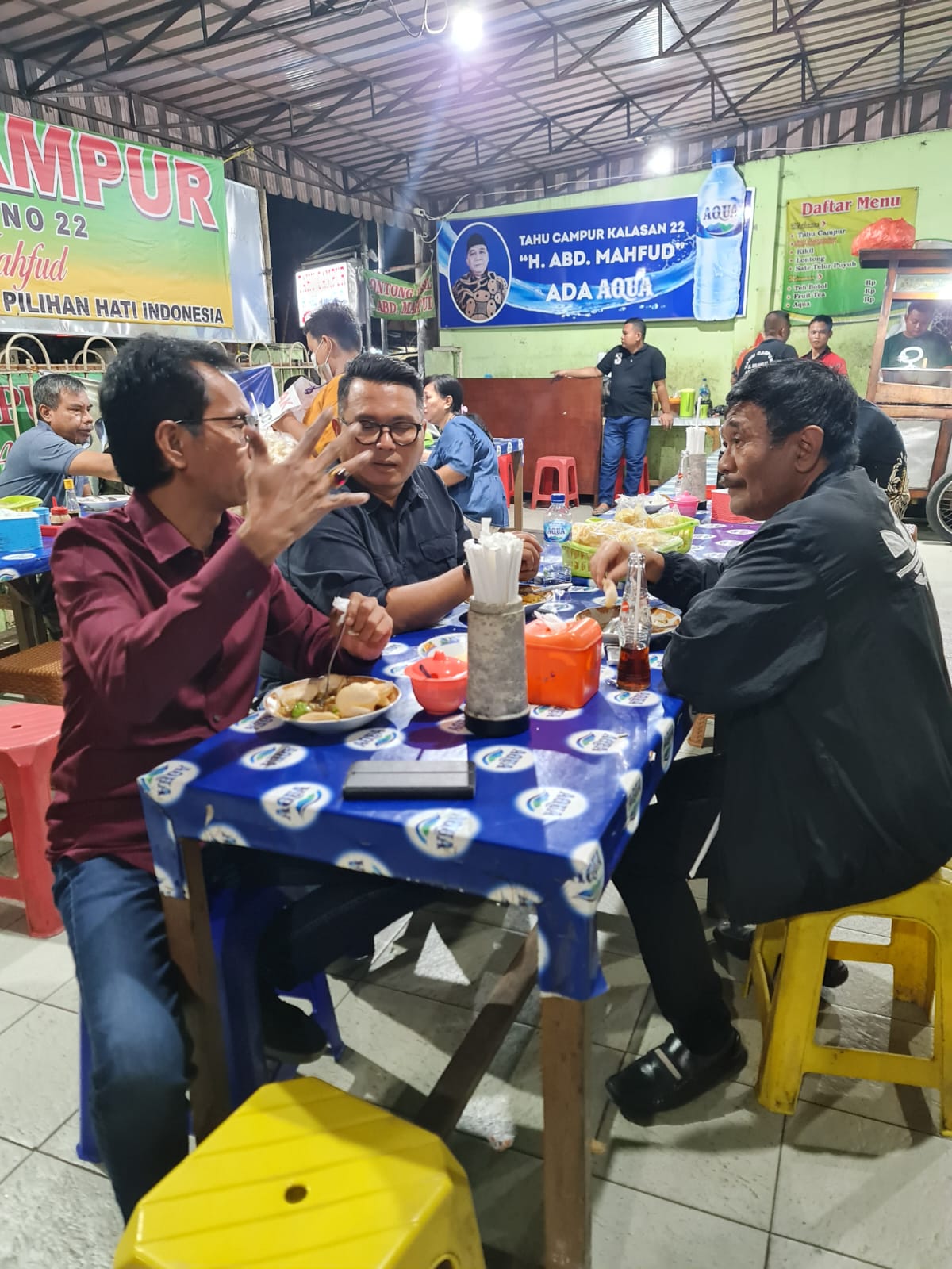 Tiba di Surabaya, Djarot Saiful Hidayat Nikmati Tahu Campur Bareng Ketua DPRD Adi Sutarwijono