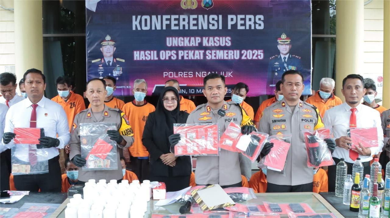 polres-nganjuk-ungkap-kasus-pekat.jpg