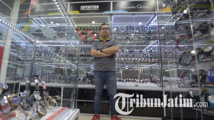 Pemilik Loyal Watch Surabaya Lucky Chandra Sebut Jam Tangan Cerah dan Bentuk Unik Tengah Naik Daun