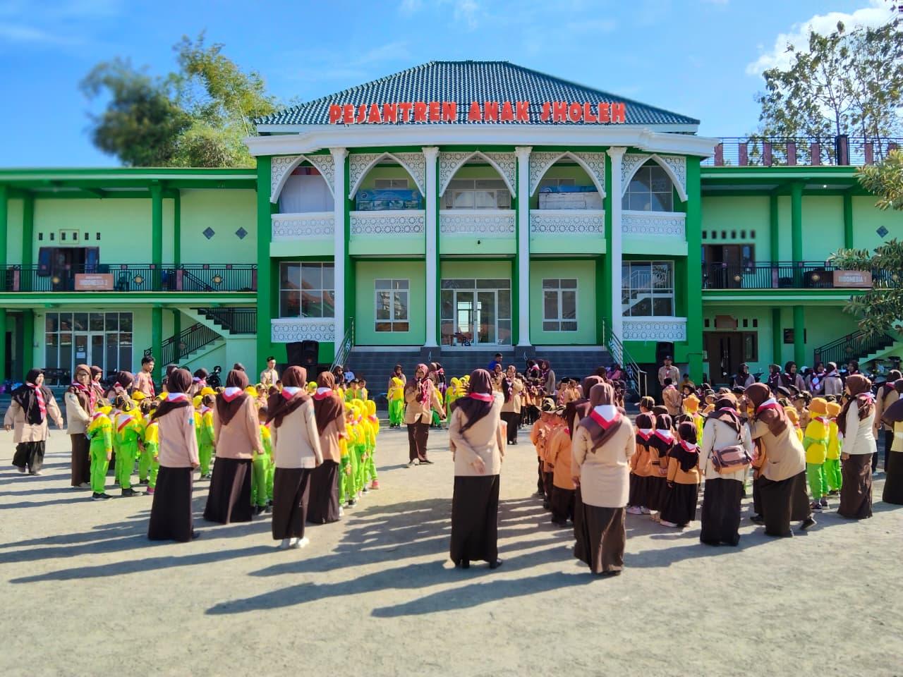 Pramuka Cilik di Pesantren Anak Sholeh di Ponorogo, Tanamkan Disiplin Sejak Dini
