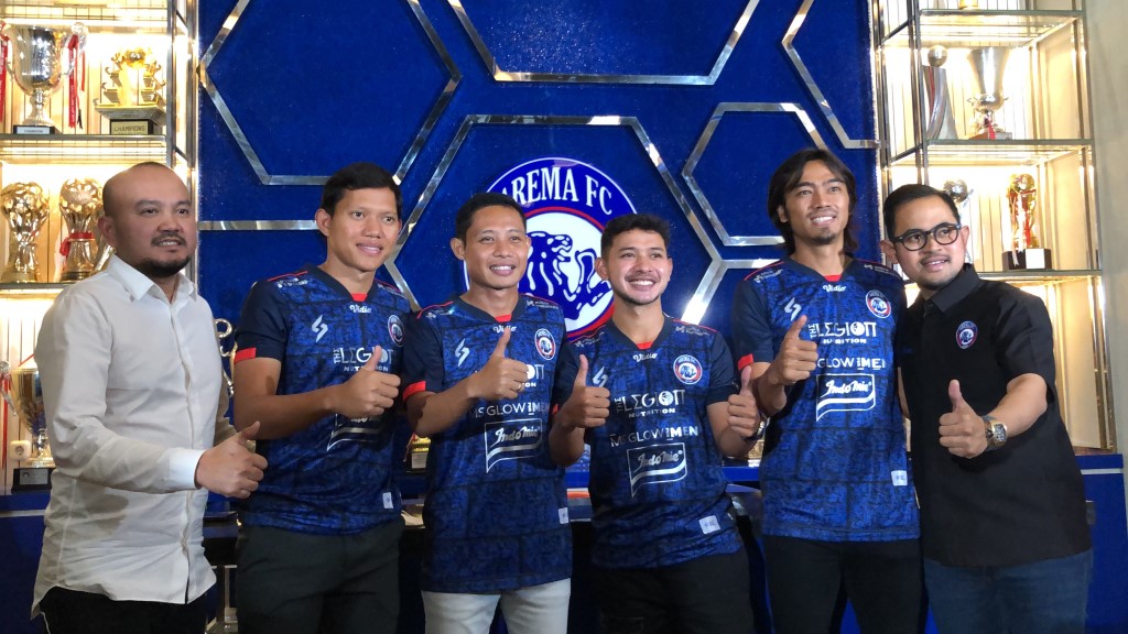 presiden-arema-fc-memperkenalkan-evan-dimas-adam-alis-gian-zola-dan-andik-rendika-rama.jpg