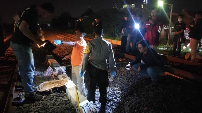 Pria di Mojokerto Tewas Tersambar Kereta Api, Serpihan Gitar dan Uang Receh Berserakan