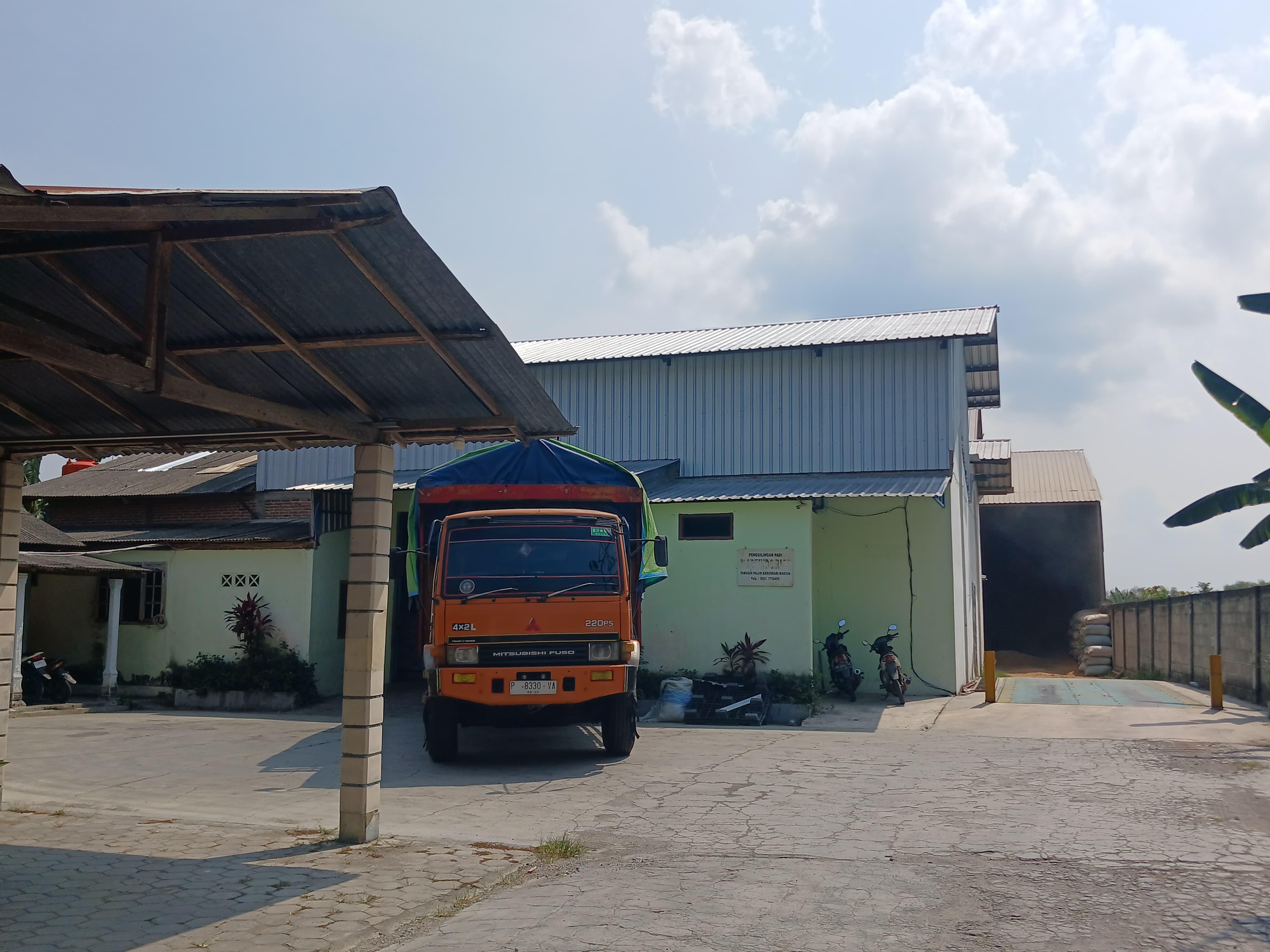 produsen-beras-di-madiun-hentikan-produksi-sementara.jpg