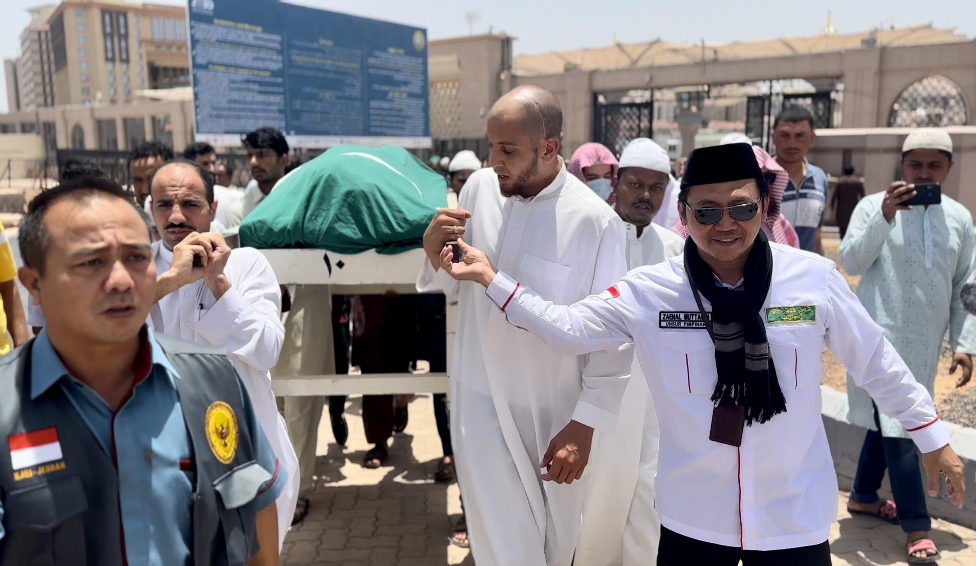 proses-pemakaman-jemaah-haji-Indonesia-yang-meninggal-di-Madinah.jpg