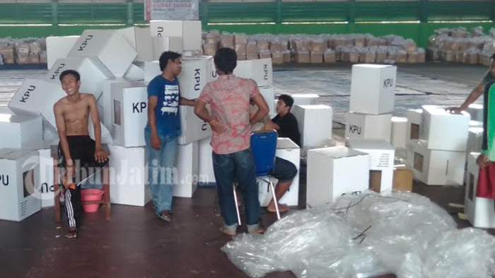 Dapat Jatah 18700 Kotak Suara Pemilu 2019, KPU Sampang Target Perakitan Rampung 10 Hari