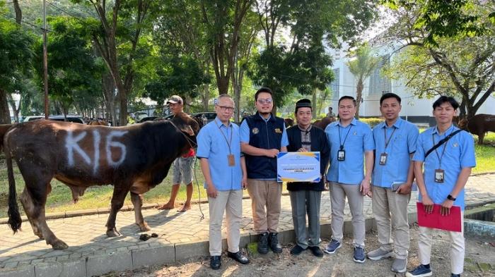 PT Kawasan Industri Gresik Bagikan 15 Hewan Kurban di Hari Raya Idul Adha 2025