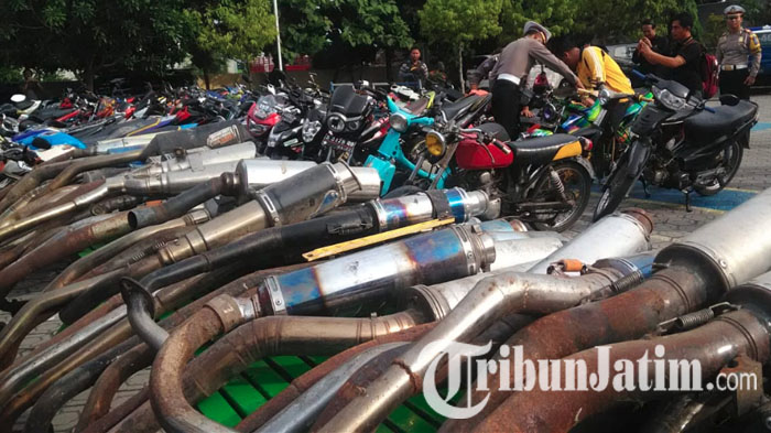ratusan-knalpot-brong-beserta-motor-yang-diamankan-polres-jombang.jpg