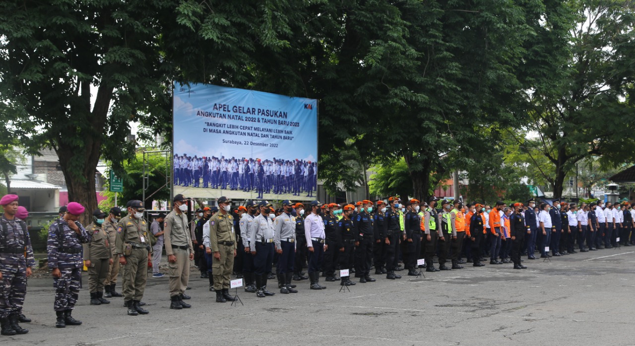 ratusan-petugas-di-wilker-pt-kai-daop-8-surabaya-siap-melayani-para-penumpang-ka.jpg