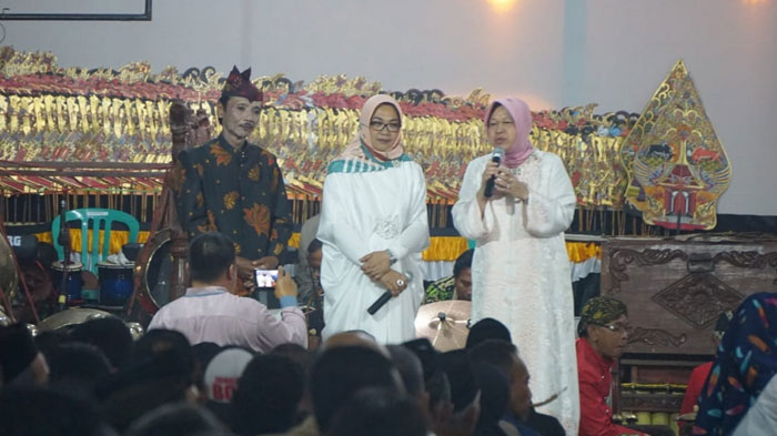 Wayangan Bersama Warga Jombang, Risma Ajak Warga Pilih Gus Ipul-Mbak Puti