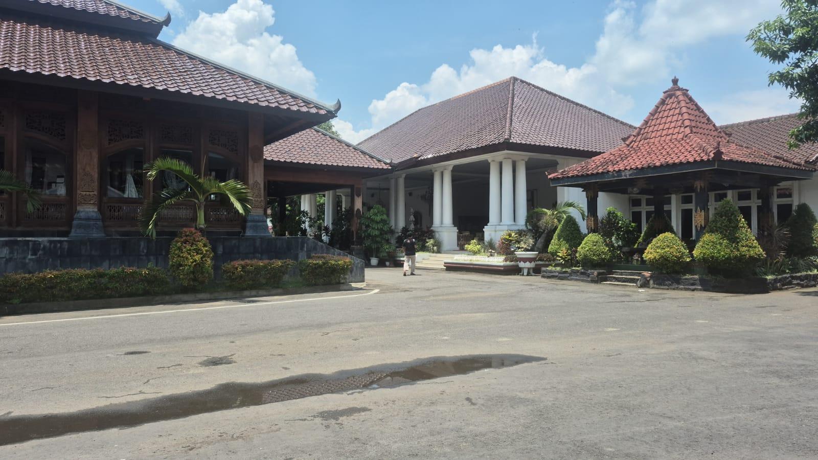 rumah-dinas-bupati-ponorogo-pasca-penangkapan-kpk.jpg
