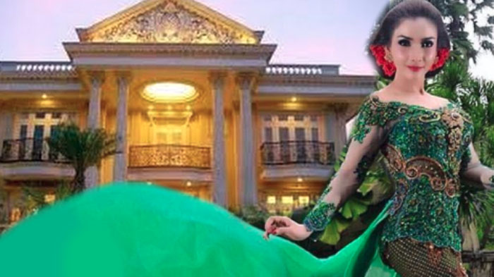 Mengintip Rumah Roro Fitria Senilai Rp12 M yang Tak Berpenghuni, Ruang Tamu Serba Emas Menyilaukan