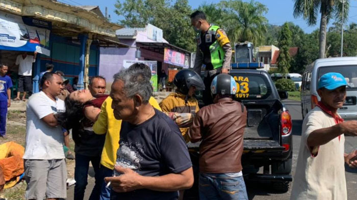 Ngerinya Kecelakaan di Blitar, Pikap Terpelanting Sampai Pindah Jalur, Sekeluarga Selamat dari Maut