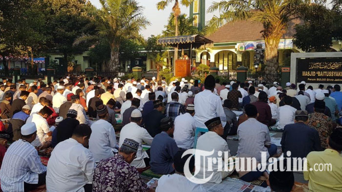 salat-idul-adha-di-masjid-baitussyakur-bulog-jatim_20170901_120849.jpg