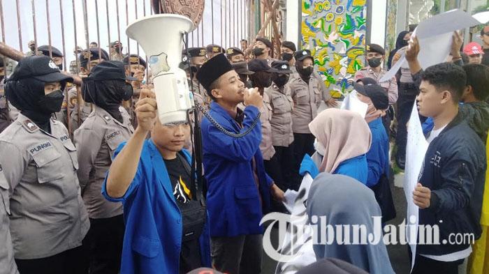 Satu Tahun Aditya Halindra Faridzky-Riyadi Pimpin Tuban, Mahasiswa Gelar Demo, Bawa Sejumlah Catatan