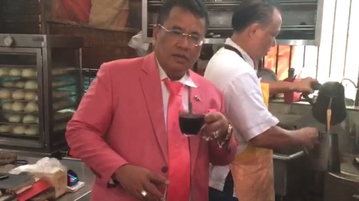 Hotman Paris Sebut Ada Pengunjung Kopi Johny Berkhianat, Siapa Mata-mata Itu? Singgung Pihak Ketiga