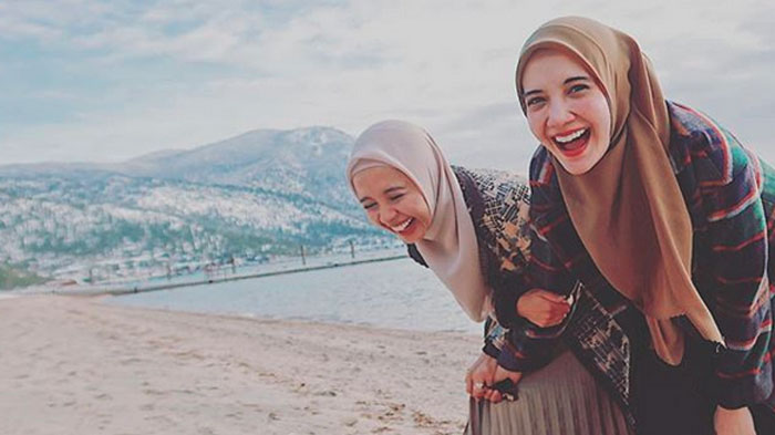 Sebut Laudya Cynthia Bella 'Songong', Zaskia Sungkar Bongkar Kebiasaan Sahabatnya saat Masih Sekolah