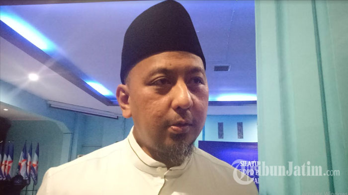 sekretaris-dpd-demokrat-jatim-renville-antonio-ketika-dikonfirmasi-di-surabaya.jpg