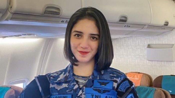Potret Serda Adhini, Pramugari Cantik Pesawat Kepresidenan Jokowi yang Viral, Lihat Biodatanya