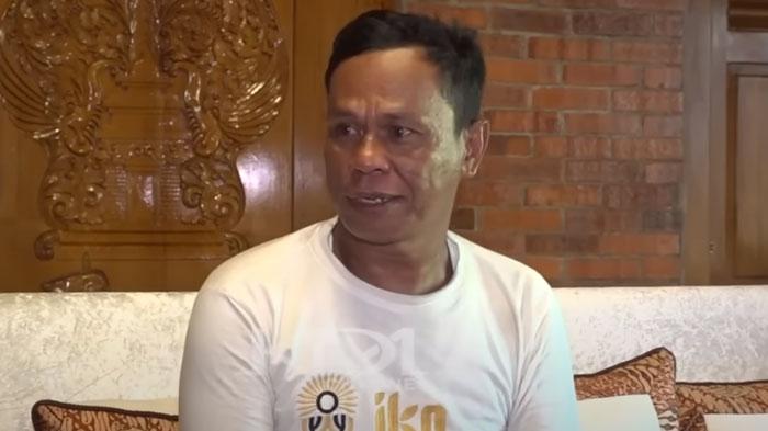 Moskvada jinsiy aloqa Yalangoch qoramagiz yigiti oldida suratga tushadi