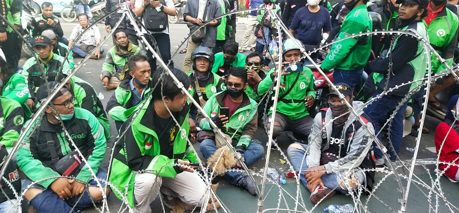 suasana-unjuk-rasa-driver-online-yang-tergabung-dalam-front-driver-online.jpg