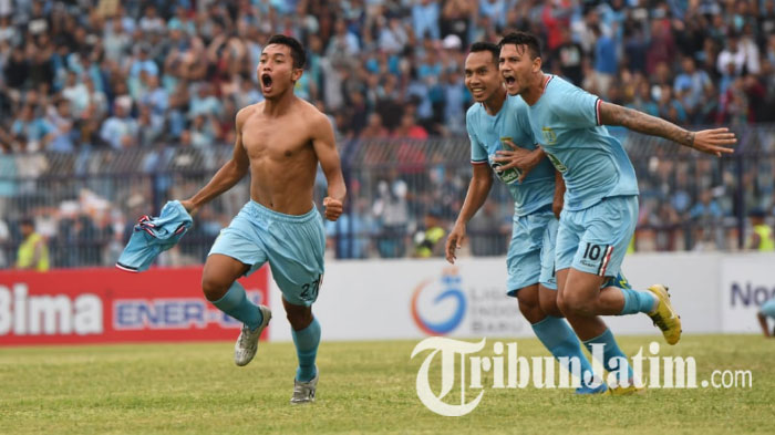 sugeng-efendi-alex-dos-santos-goncalves-persela-vs-pss-sleman.jpg