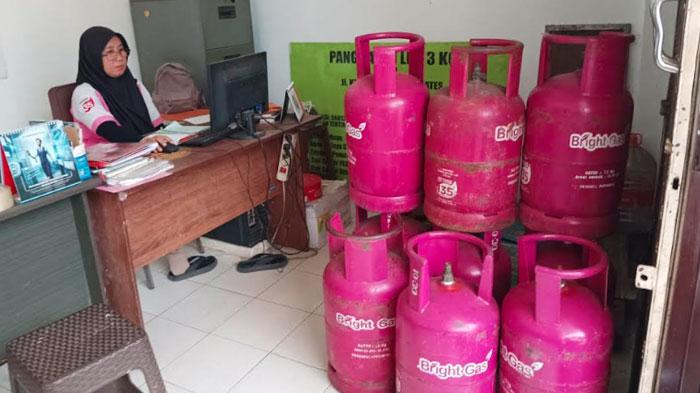 tabung-elpiji-nonsubsidi-di-sebuah-agen-di-Kecamatan-Kaliwates.jpg