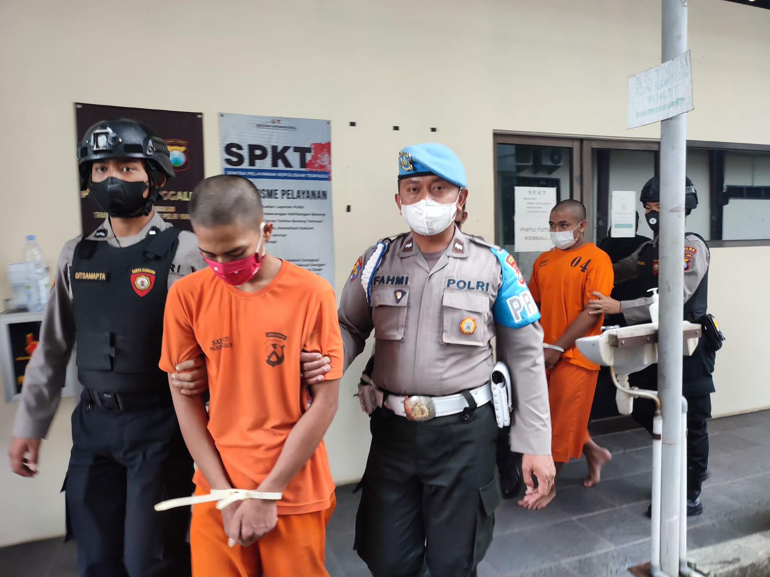 tersangka-pencabulan-saat-ungkap-kasus-di-polres-trenggalek-senin-2982022.jpg