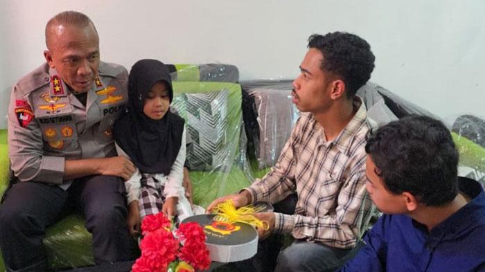 tiga-bersaudara-yatim-piatu-tinggal-di-gubuk-nyaris-ambruk.jpg