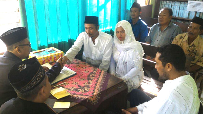 Diwarnai Tangis Haru, Ketua Komplotan 'Sakaratul Maut' Nikahi Pacarnya Sehari setelah Ditangkap