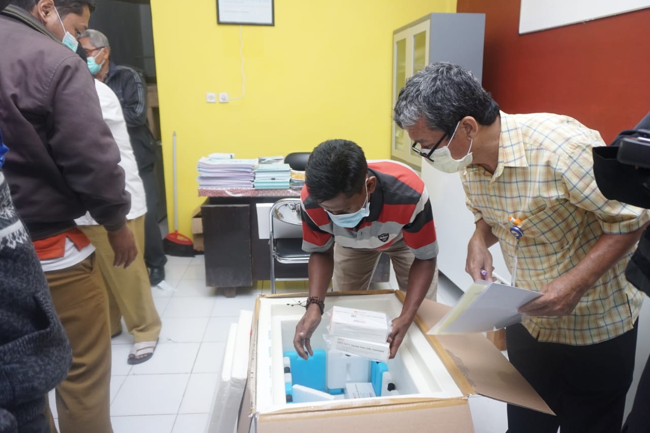 Ribuan Dosis Vaksin Covid-19 Sudah Diterima, Ini Jadwal Dinkes Sampang Lakukan Vaksinasi ke Nakes