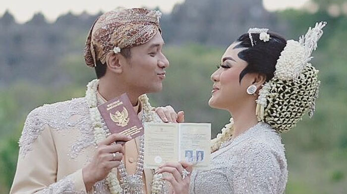 Selamat! Vicky Shu dan Ade Imam Dikaruniai Anak Pertama, ini Nama Buah Hati Mereka