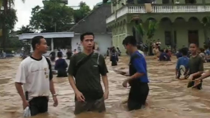 video-pondok-gontor-terendam-banjir.jpg