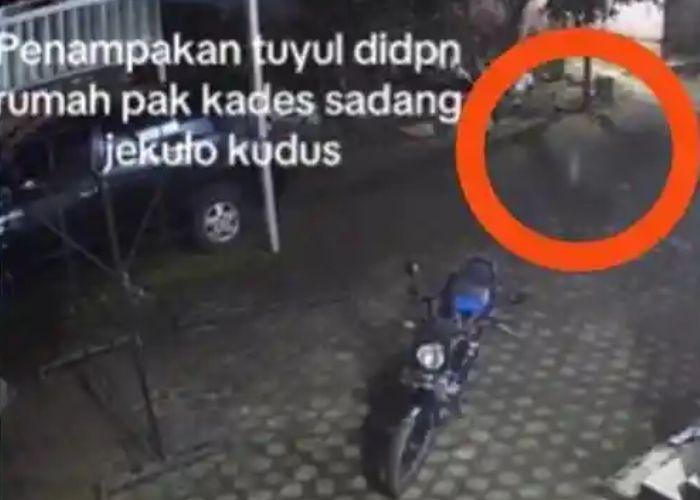 video-viral-bayangan-putih-kecil-terekam-di-halaman-rumah-Kepala-Desa-Sadang.jpg
