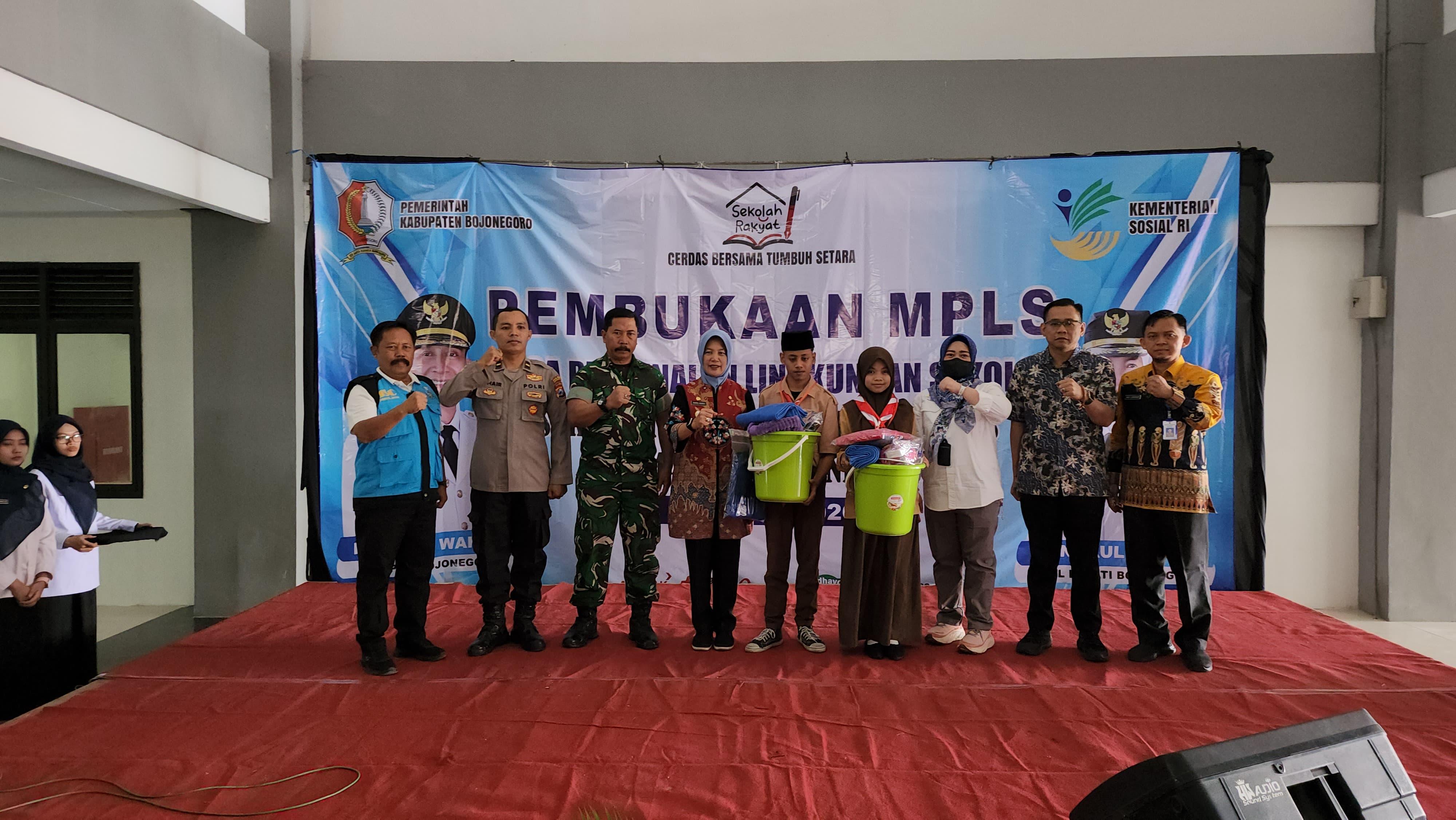 wabup-bojonegoro-nurul-azizah-resmikan-srma-36.jpg