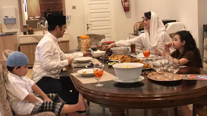 wagub-emil-dardak-buka-puasa-bersama-keluarga.jpg