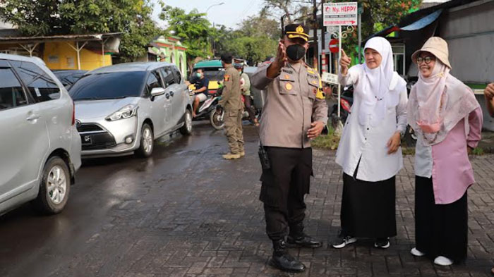 wakil-ketua-dprd-kota-surabaya-reni-astuti-dan-wakil-ketua-komisi-c-aning-rahmawati.jpg