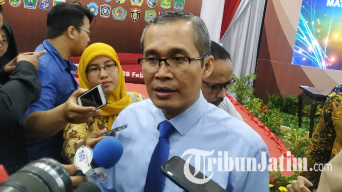 wakil-ketua-kpk-alexander-marwata-hadiri-rapat-koordinasi-di-gedung-negara-grahadi.jpg