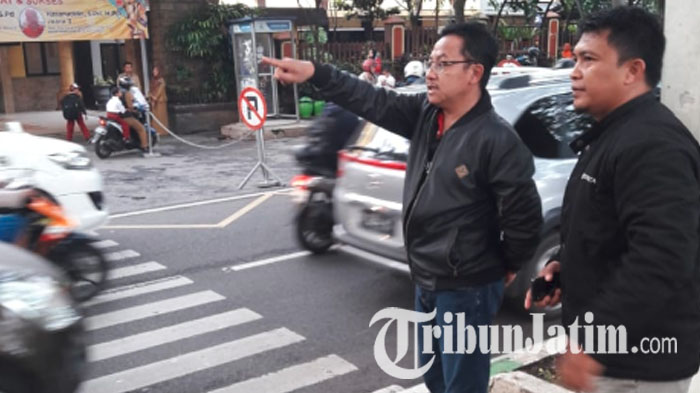 wali-kota-malang-sutiaji-saat-meninjau-arus-lalu-lintas-di-kompleks-madrasah-di-jalan-bandung.jpg