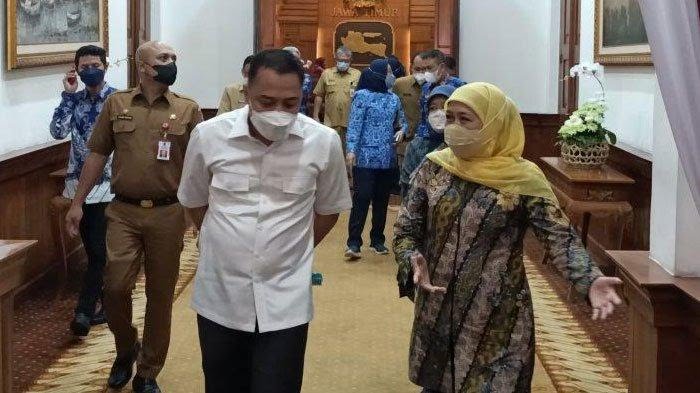 wali-kota-surabaya-eri-cahyadi-saat-bertemu-gubernur-jawa-timur-di-gedung-negara-grahadi.jpg