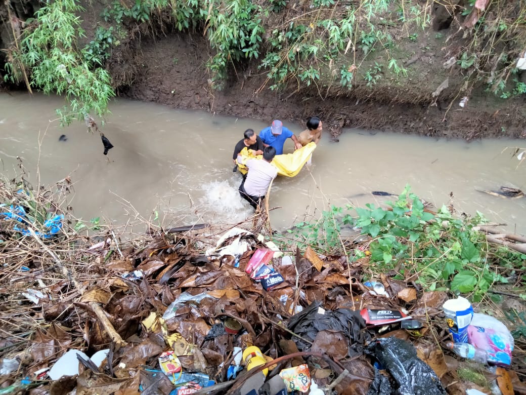 Pria di Trenggalek Terpeleset dari Plengsengan Sungai Setinggi 5 Meter, Ditemukan Tewas