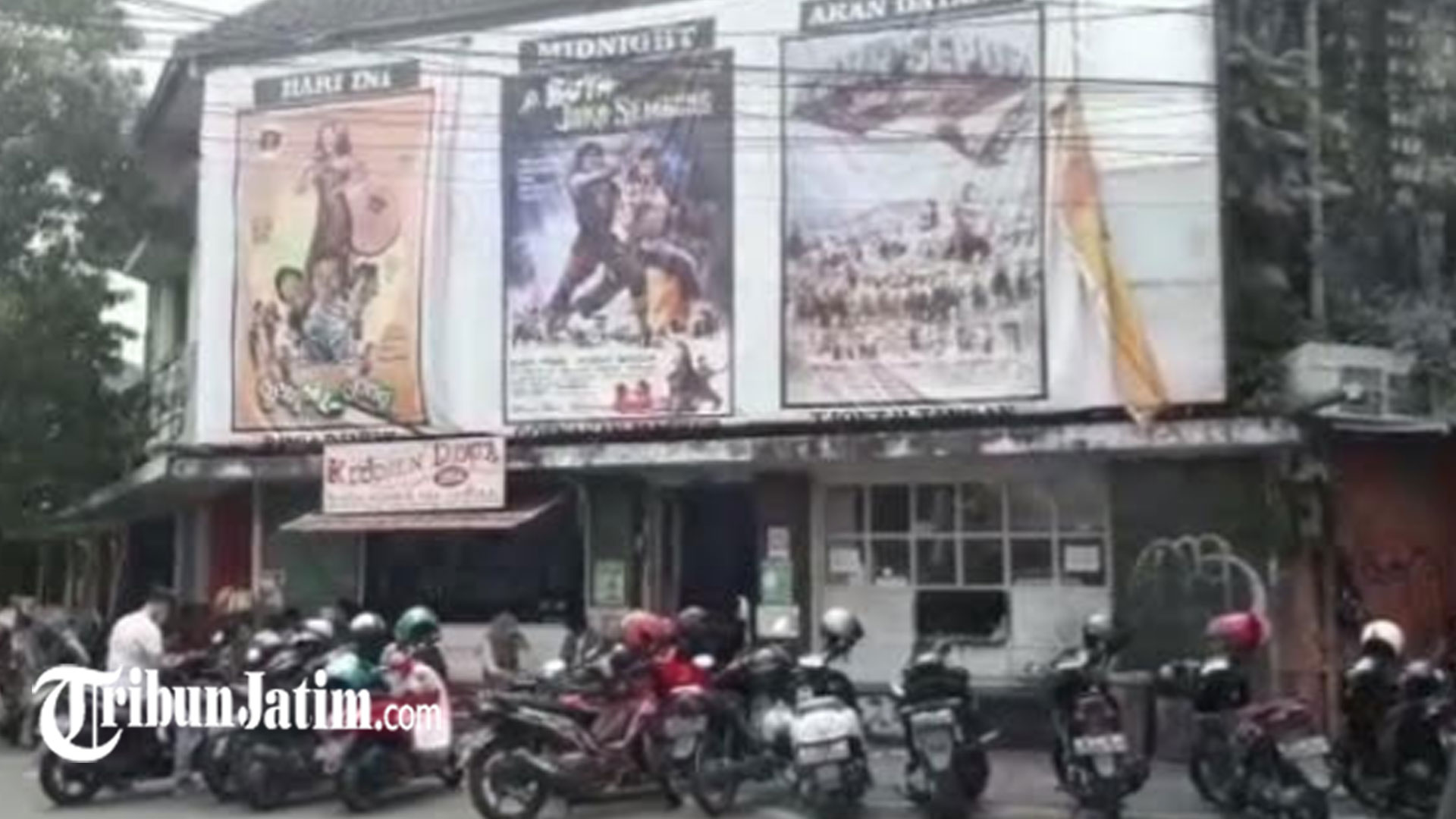 Warkop Klodjen Djaja 1956 Pasang 3 Poster Bisokop Jadul, Ngeprank Tipis-tipis, Pengunjung: Filmnya?