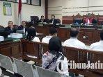 18-terdakwa-mantan-dprd-kota-malang-yang-terjerat-kasus-korupsi-menjalani-sidang-putusan.jpg