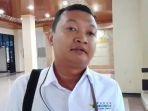 AE-Pupuk-Indonesia-Jember-Slamet-Saputra-saat-dikonfirmasi-di-gedung-DPRD-Jember.jpg