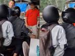 ALS-dan-TIS-saat-ditangkap-polisi-di-Jalan-Raya-Ngantang-Kabupaten-Malang-saat-berteduh.jpg